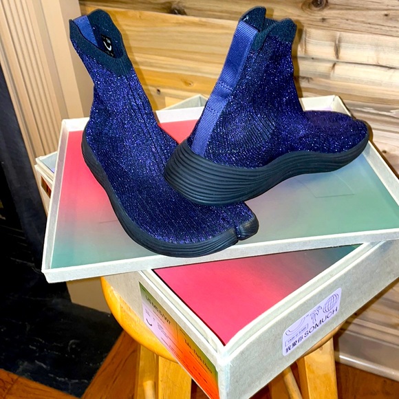 iLYSM (I love you so much) Shoes - Size 5.5 M/7W New black & purple metallic (Dark Disco) Tabi shoes from iLYSM.com